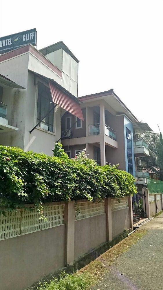 undefined Hotel Cliff 2