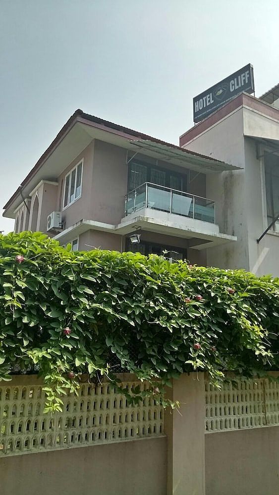 undefined Hotel Cliff 3