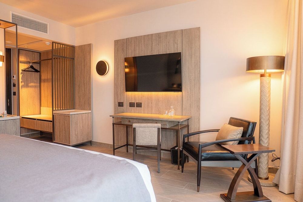 Hotel Cabo De Hornos Superior Double Room, 1 King Bed 10