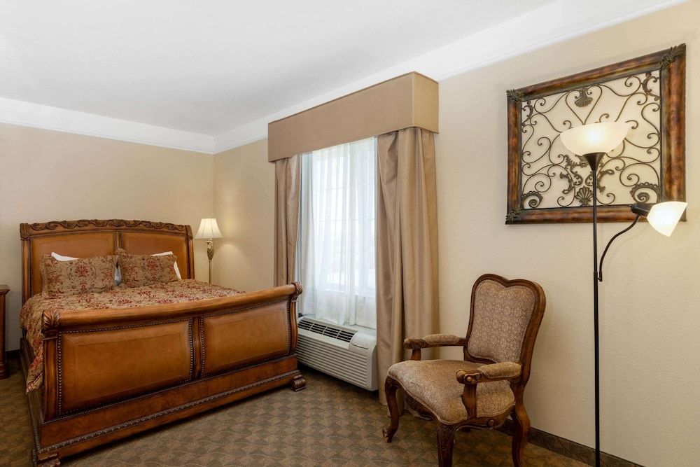 Deluxe Suite, Multiple Beds, Non Smoking (Deluxe Family Suite)