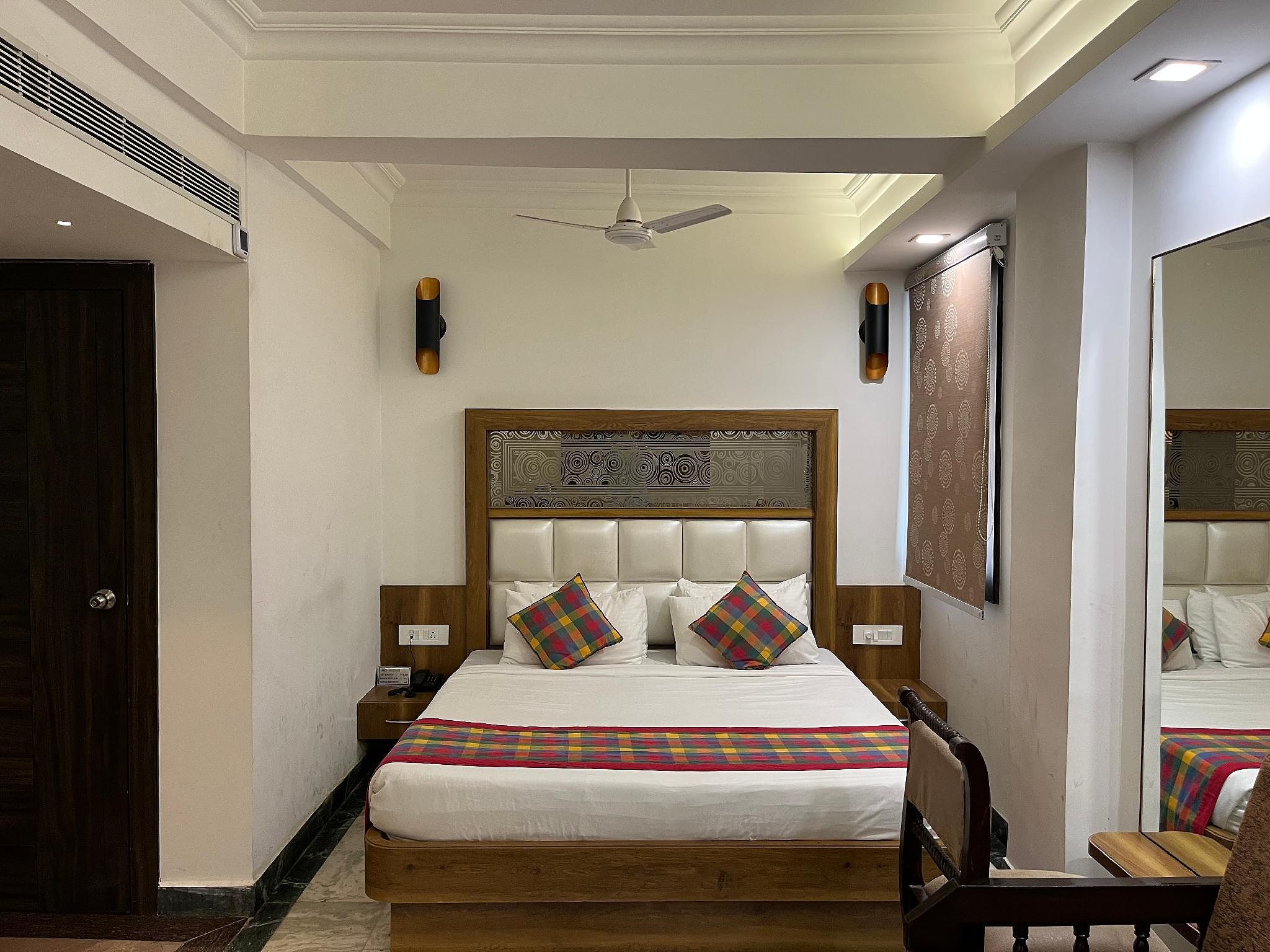 Hotel Moti Palace Deluxe Double Room 4