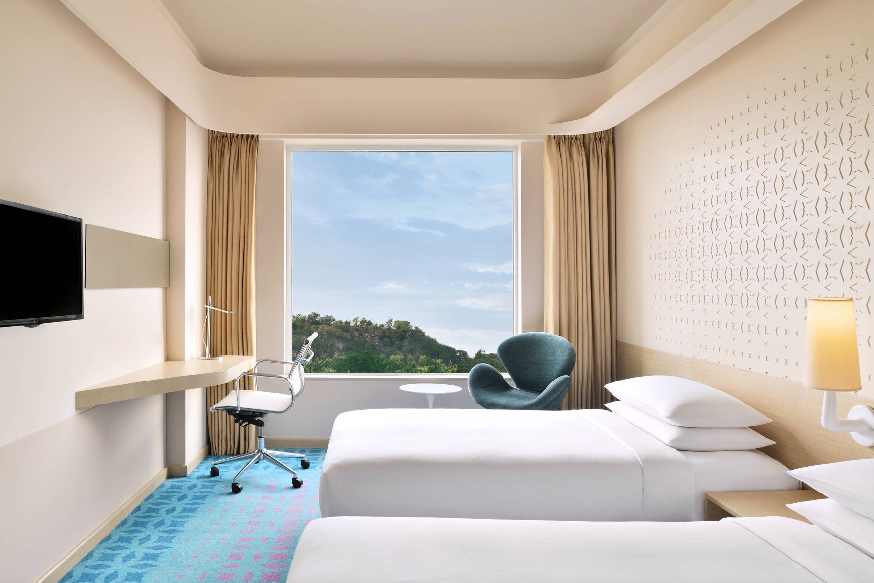 Fairfield by Marriott Hyderabad Gachibowli Superior Room, Guest room, 2 Twin, City view 2