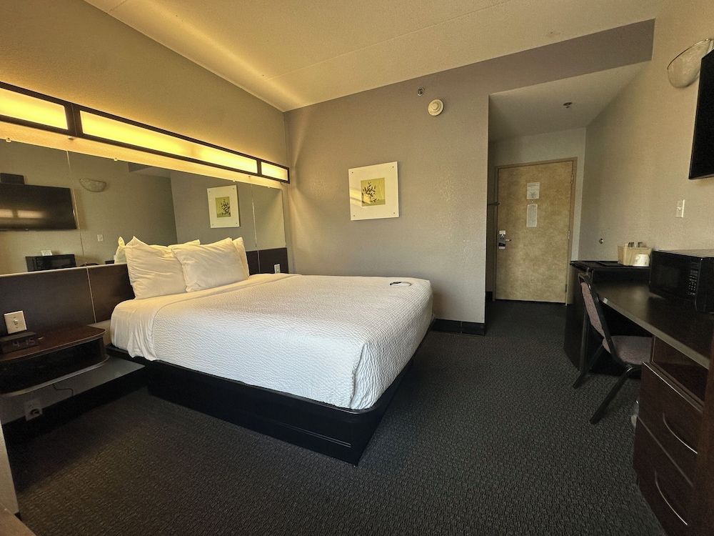 Room, 1 Queen Bed, Accessible, Non Smoking (Mobility)