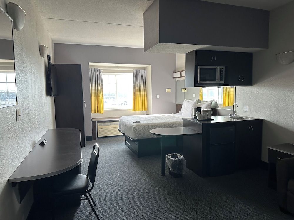 Studio Suite, 1 Queen Bed, Non Smoking