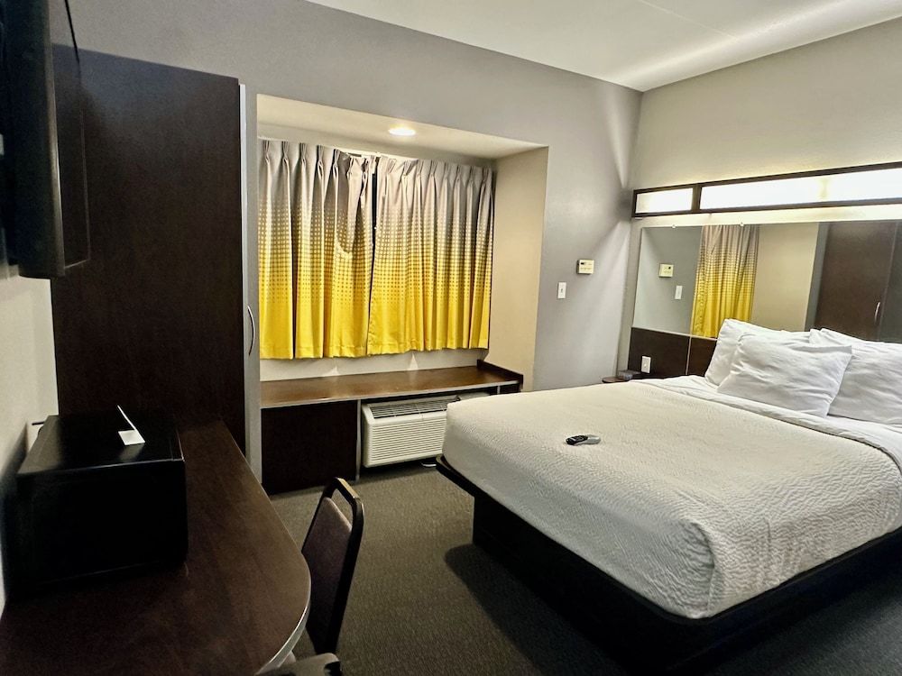 Room, 1 Queen Bed, Non Smoking