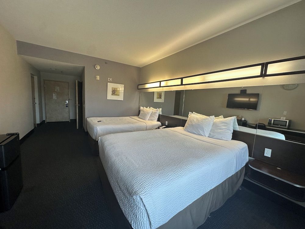 Standard Room, 2 Queen Beds, Non Smoking (Mobility Accessible)