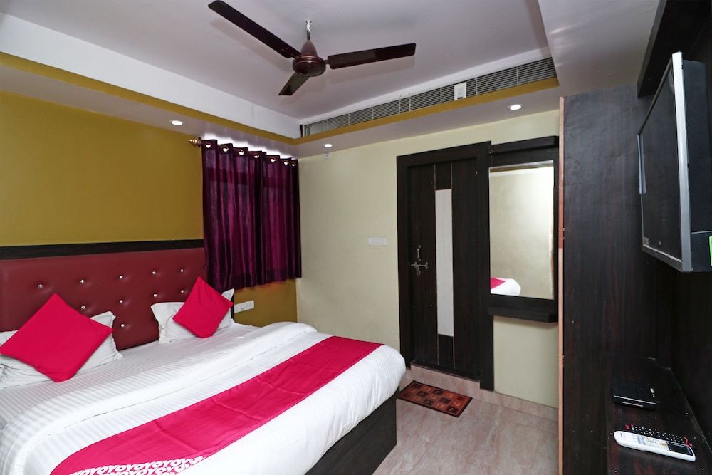OYO 15169 Hotel Rk Inn Double Room, 1 Queen Bed
