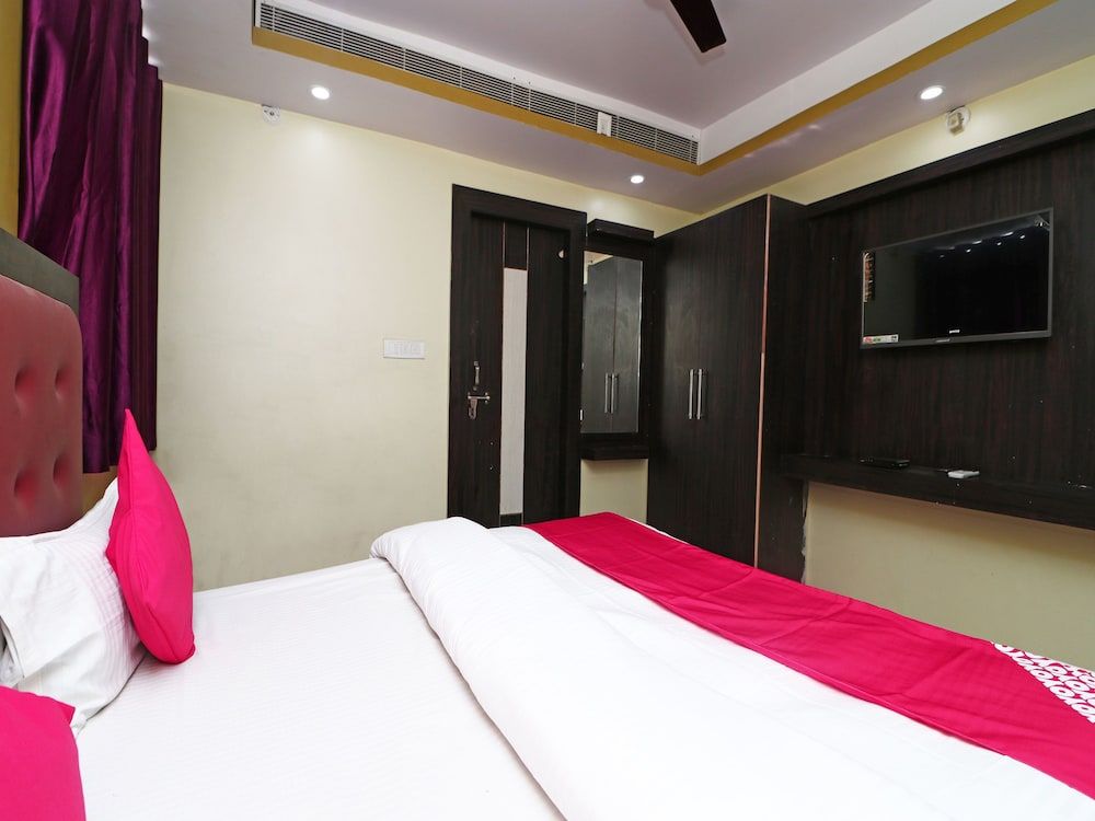 OYO 15169 Hotel Rk Inn Double Room, 1 Queen Bed 2