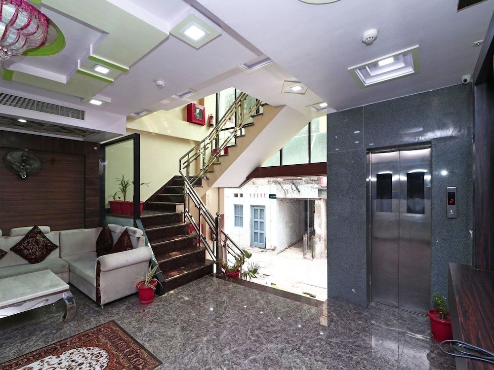 undefined OYO 15169 Hotel Rk Inn 5