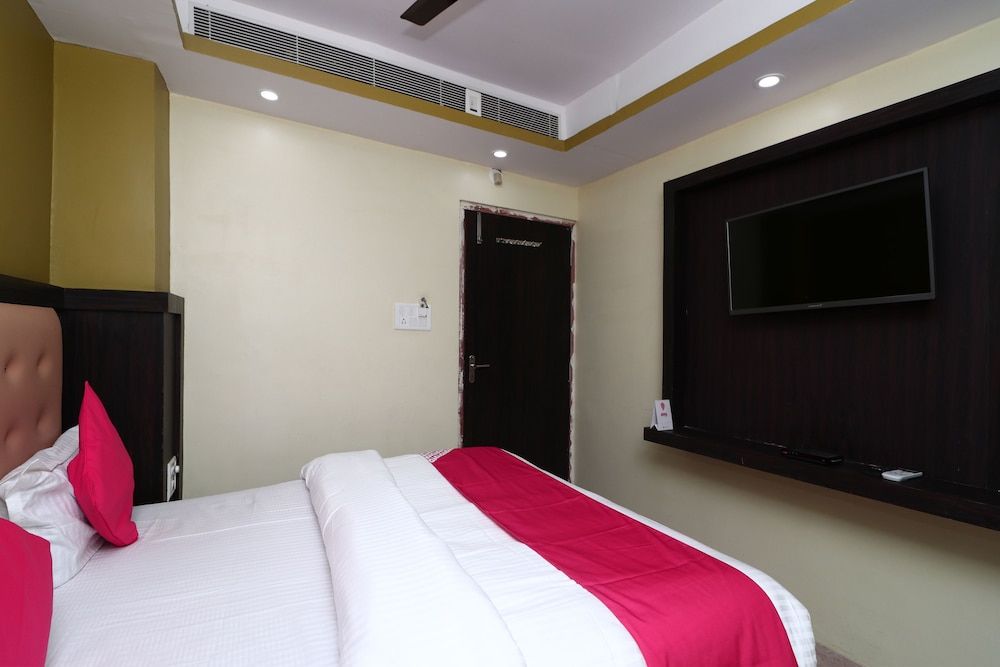 OYO 15169 Hotel Rk Inn Suite, 1 Queen Bed