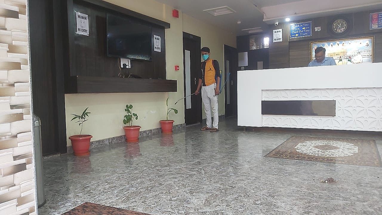 undefined OYO 15169 Hotel Rk Inn 8