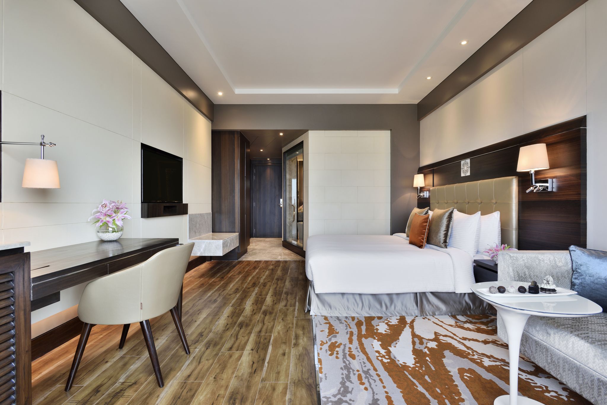 Deluxe Room King Bed with Bathtub