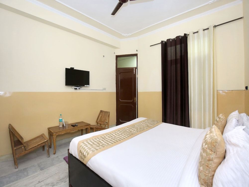 undefined OYO 13140 Mayur palace 7