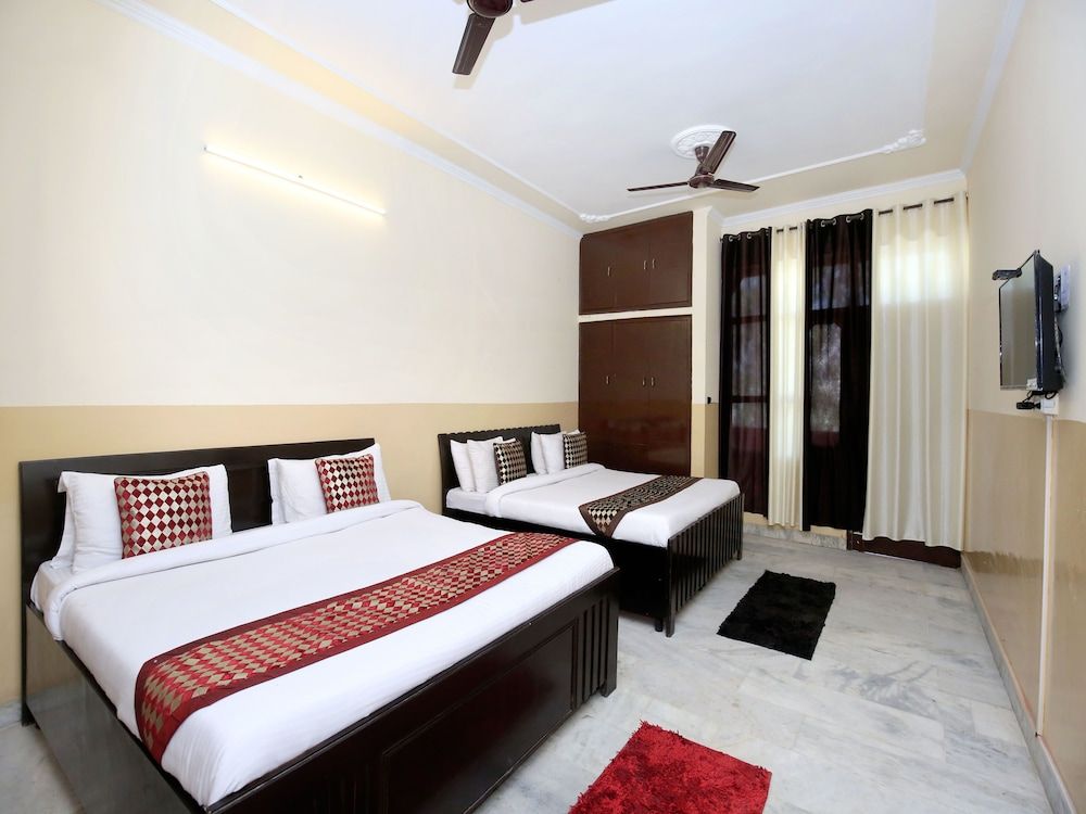 OYO 13140 Mayur palace Standard Double Room 2