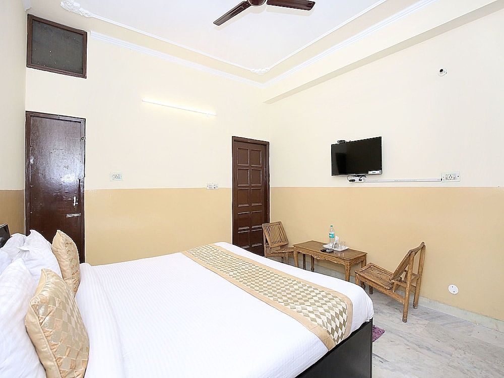undefined OYO 13140 Mayur palace 5