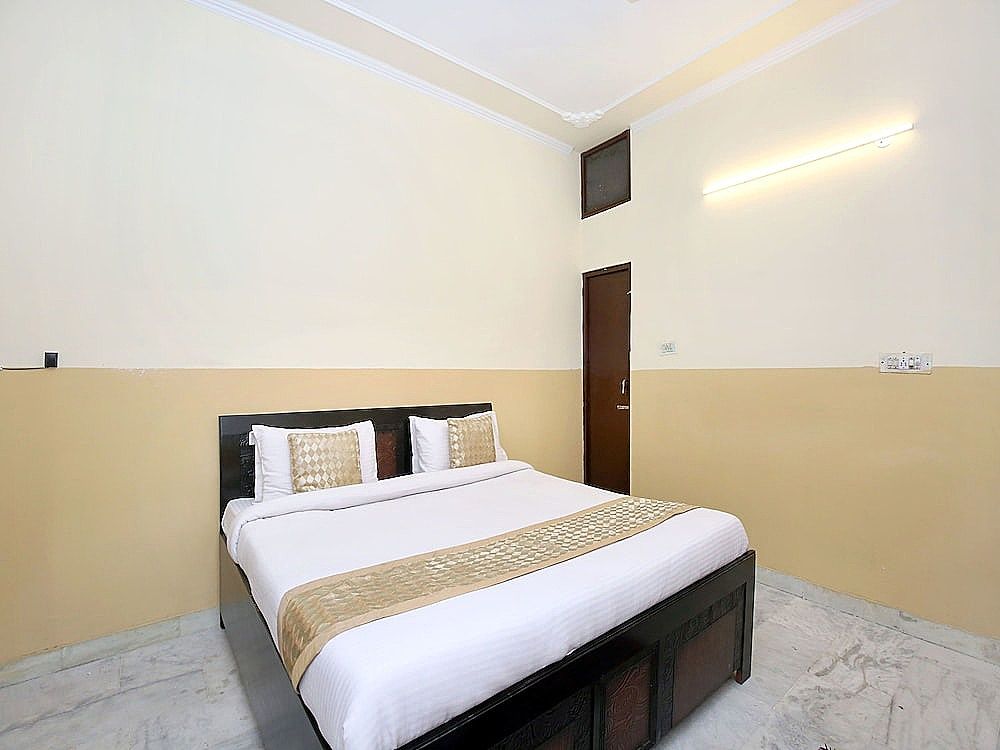 undefined OYO 13140 Mayur palace 4