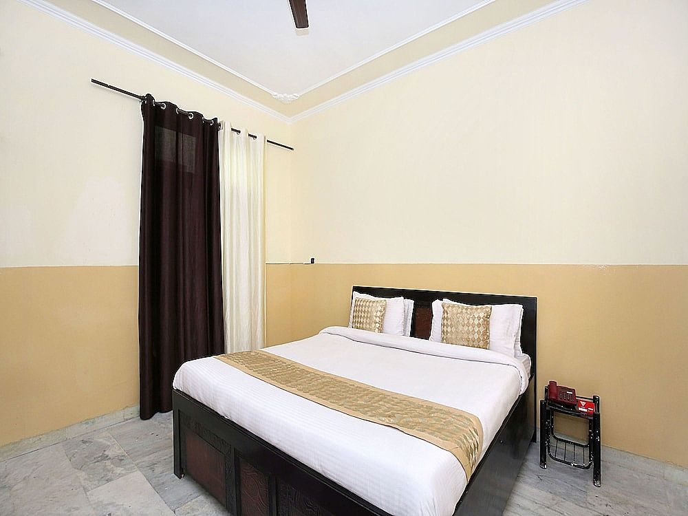 OYO 13140 Mayur palace Classic Room 10