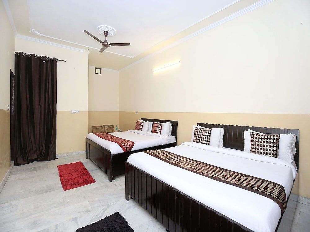 OYO 13140 Mayur palace Standard Double Room 4