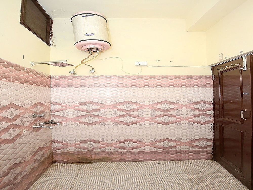 OYO 13140 Mayur palace Standard Double Room 3