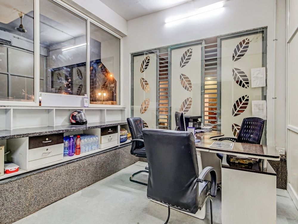 undefined OYO 43979 Hotel Urbanite 5