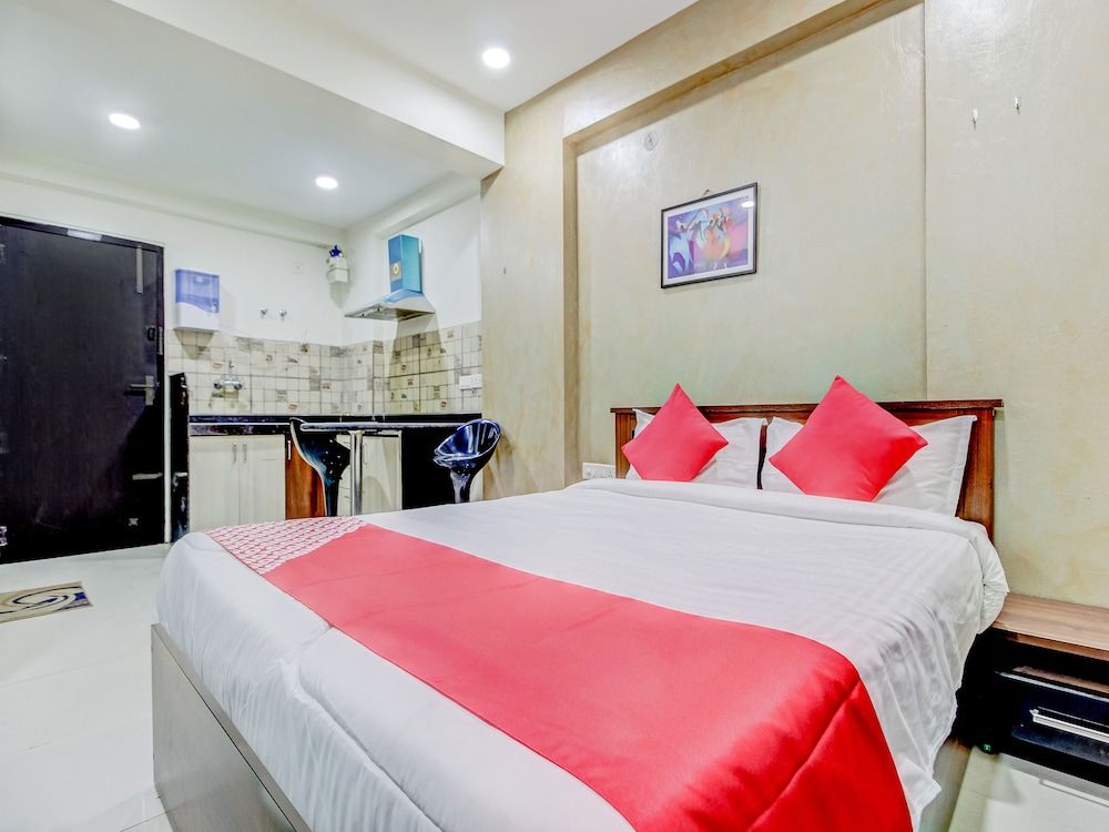 OYO 43979 Hotel Urbanite Double or Twin Room 2