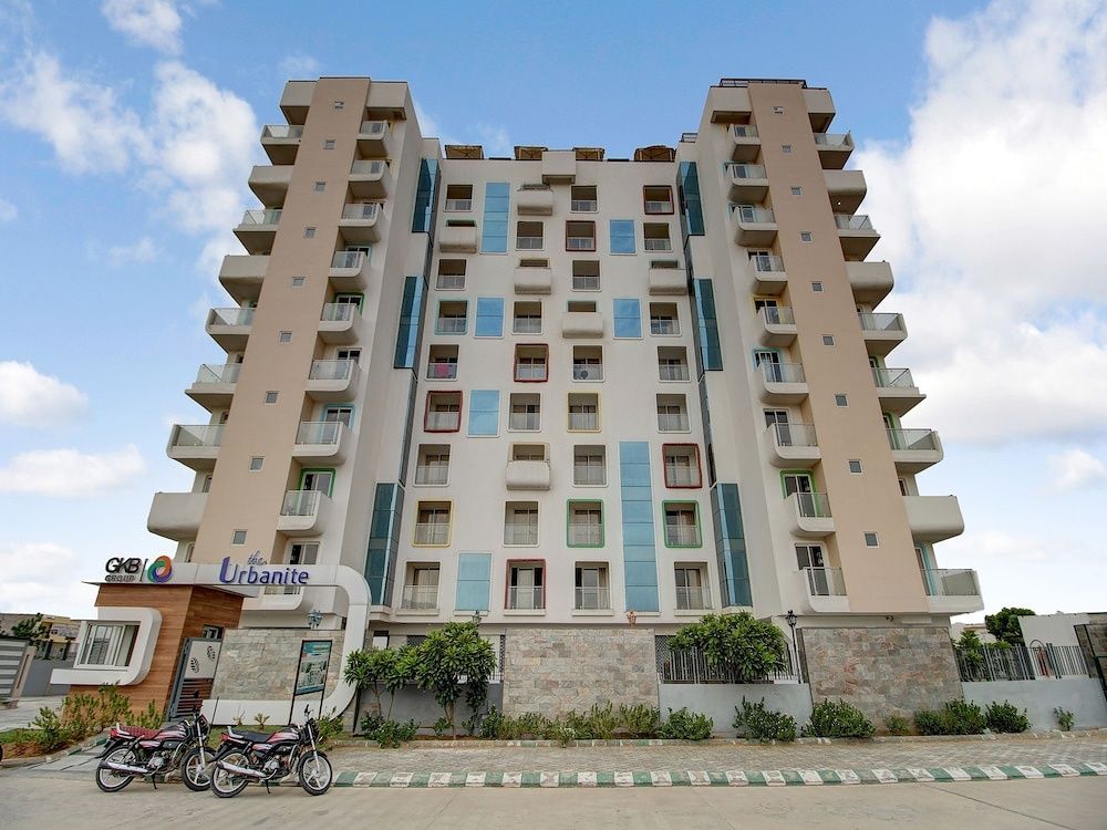 undefined OYO 43979 Hotel Urbanite 2