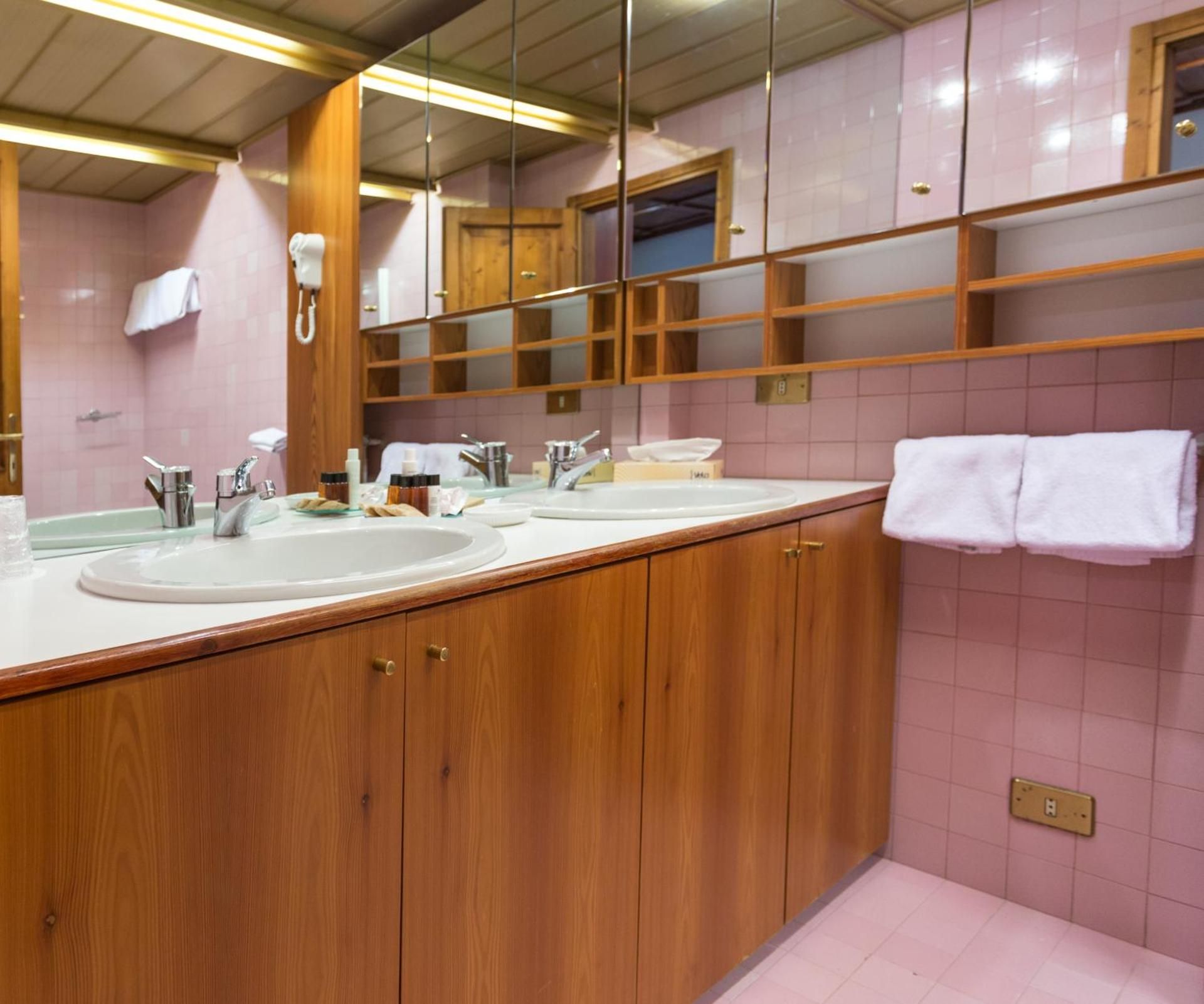 undefined Hotel Mirage 6