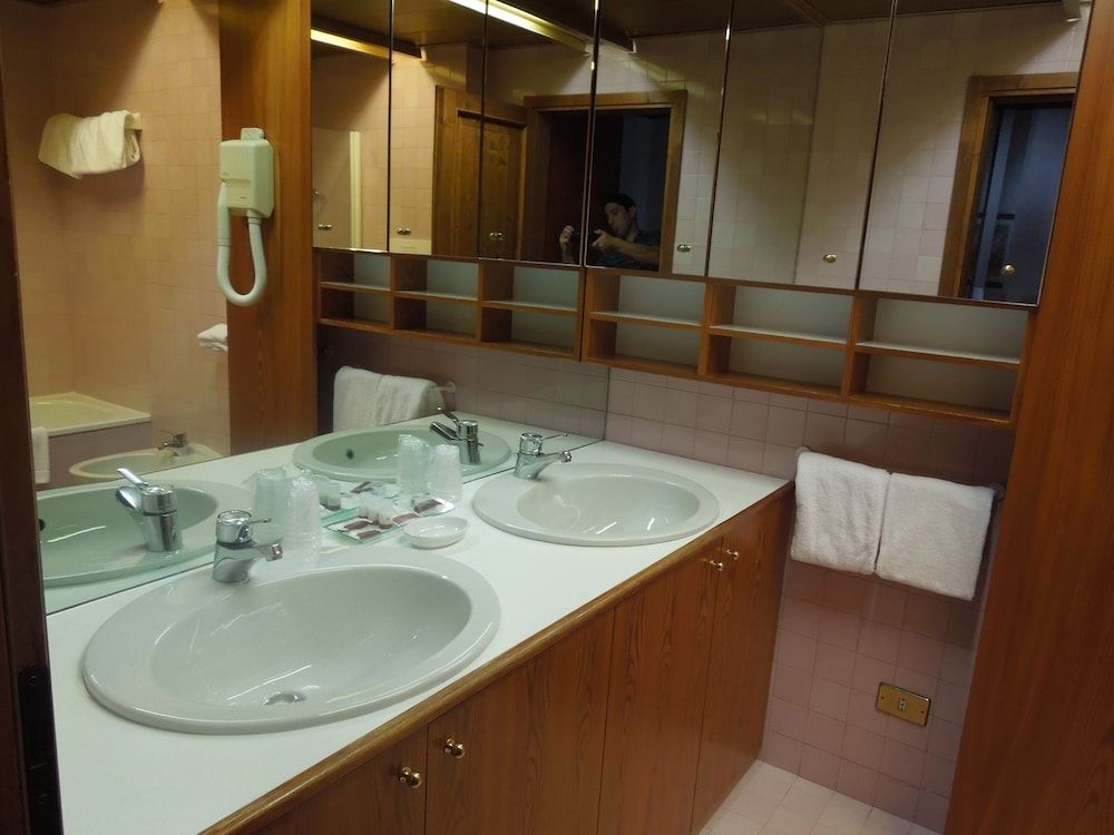 undefined Hotel Mirage 5