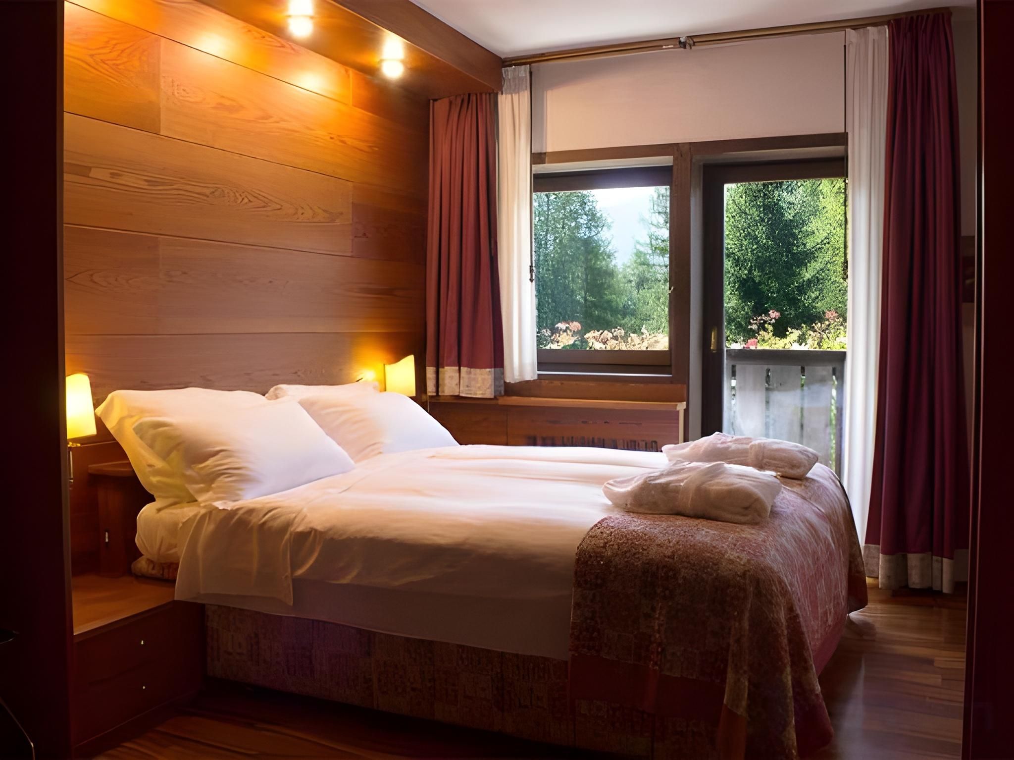 Hotel Mirage Superior Double Room 2