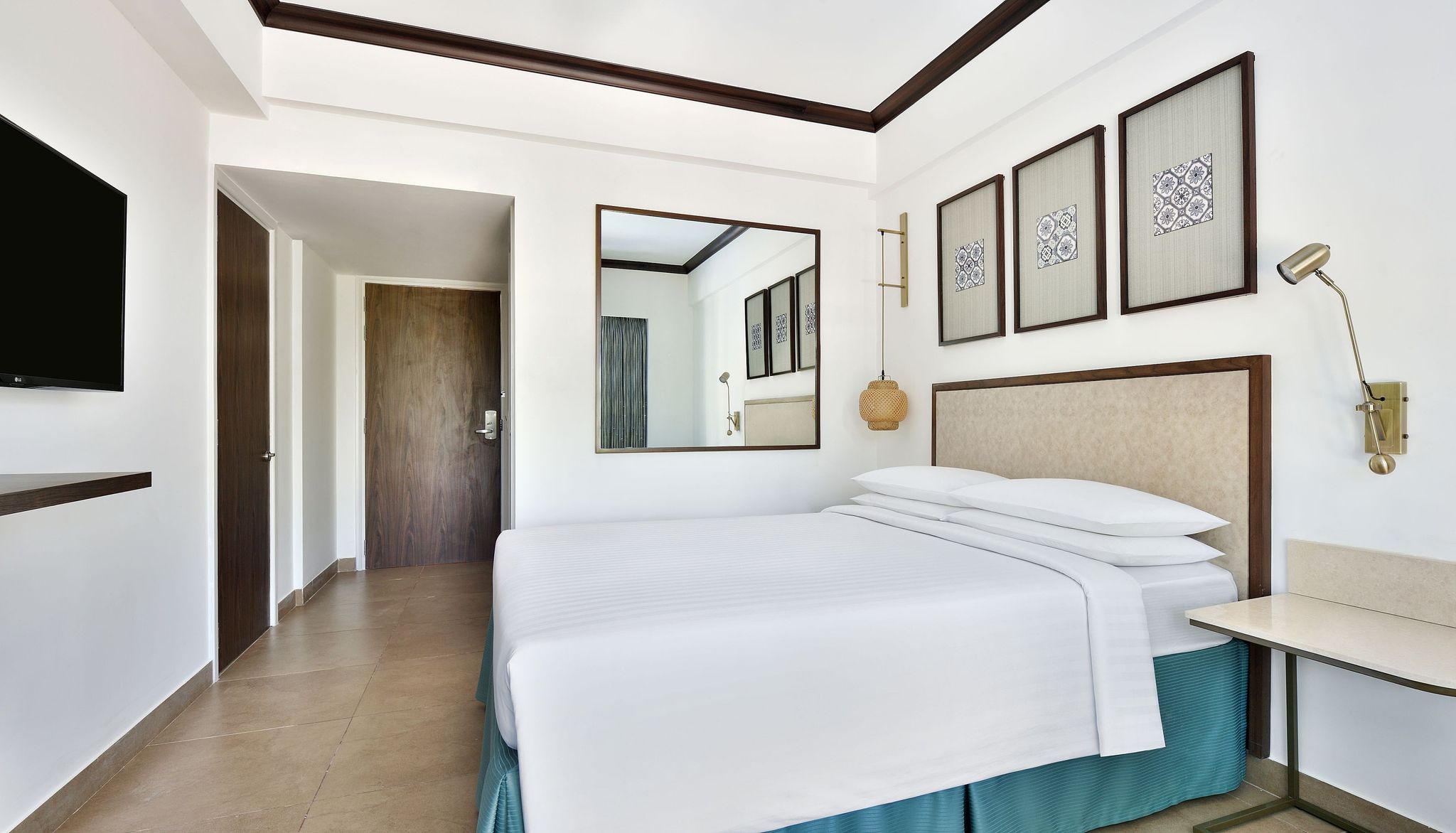 Room, 1 Queen Bed, Non Smoking, Pool View