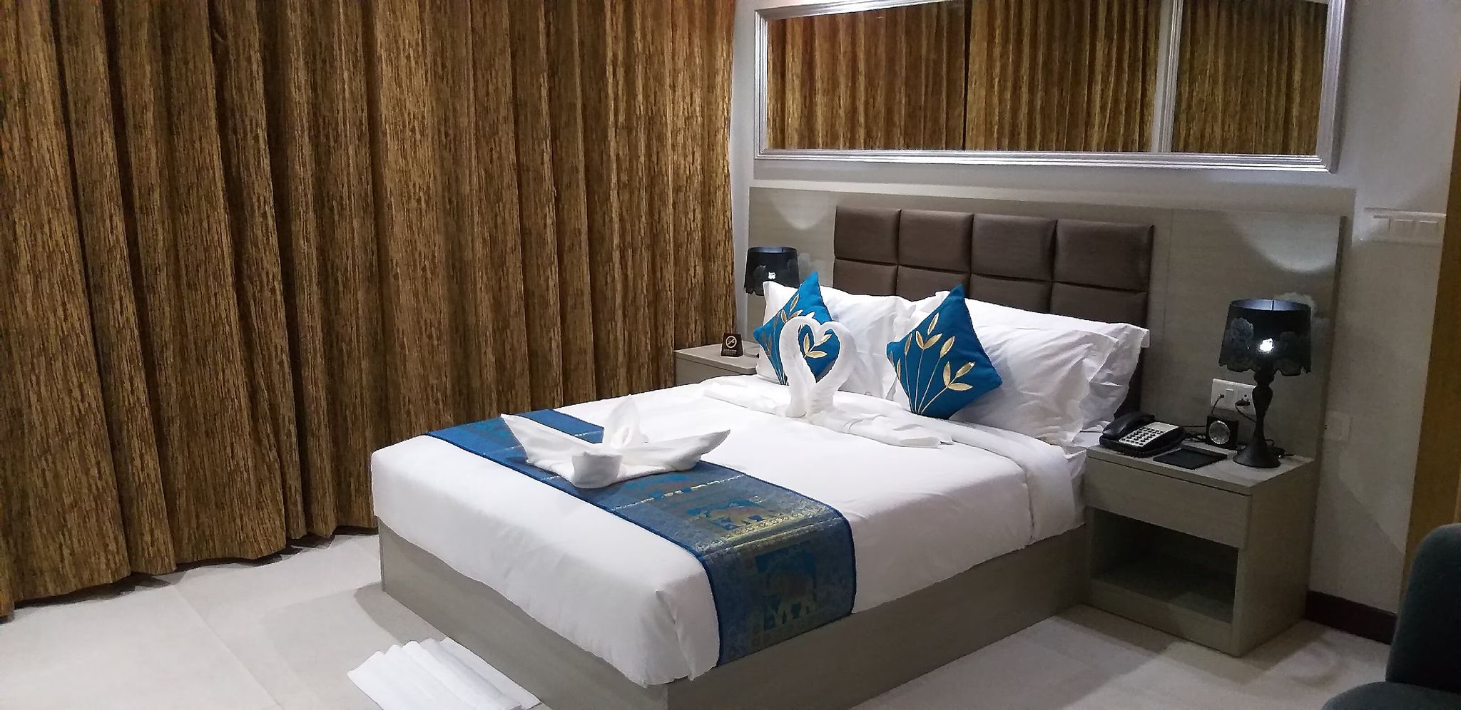 Deluxe One Bed Room