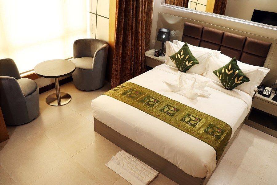 Suite with separate living area - High Floor