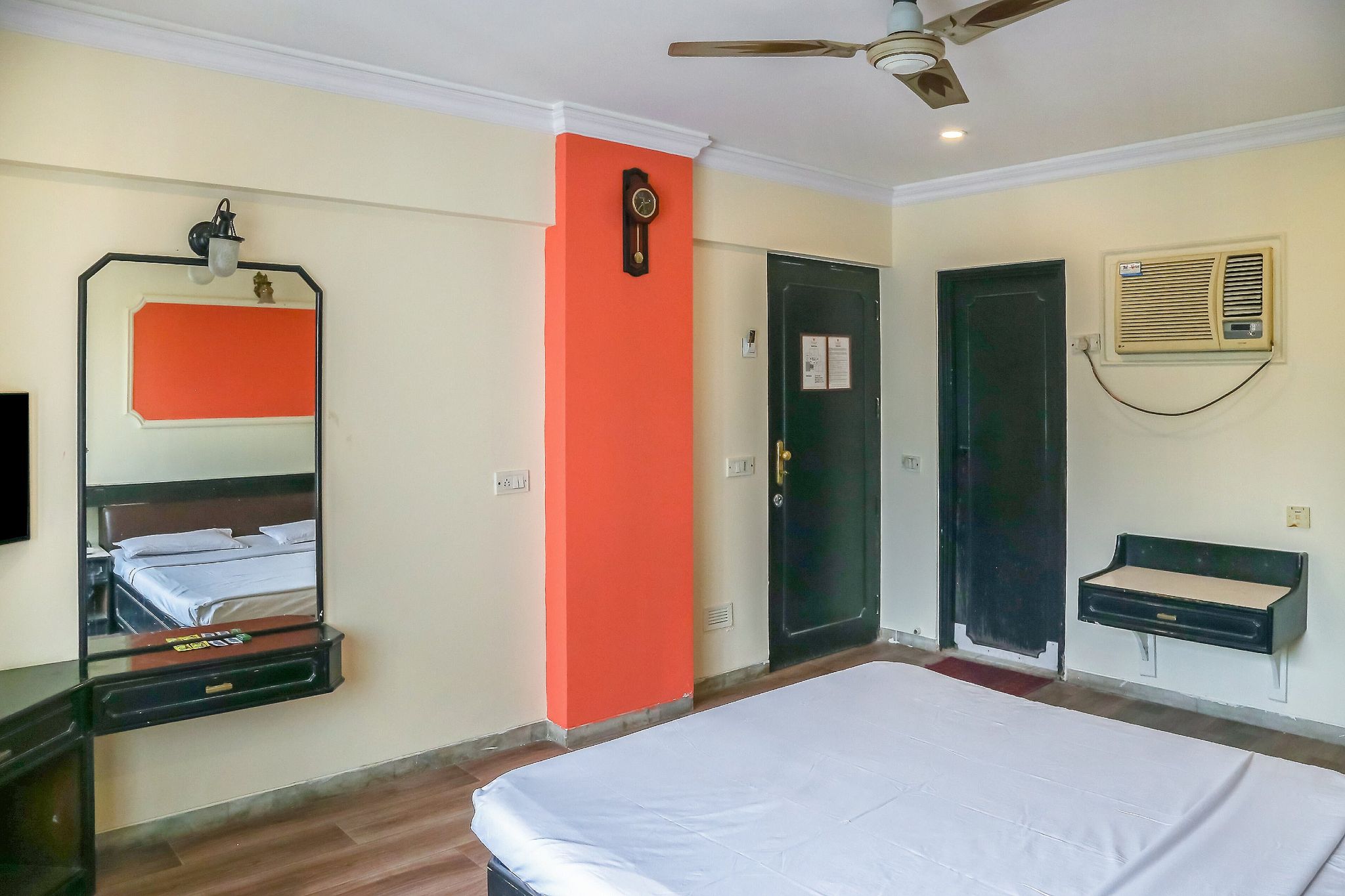 Rutu Gandh Heritage Deluxe Non AC Room 3