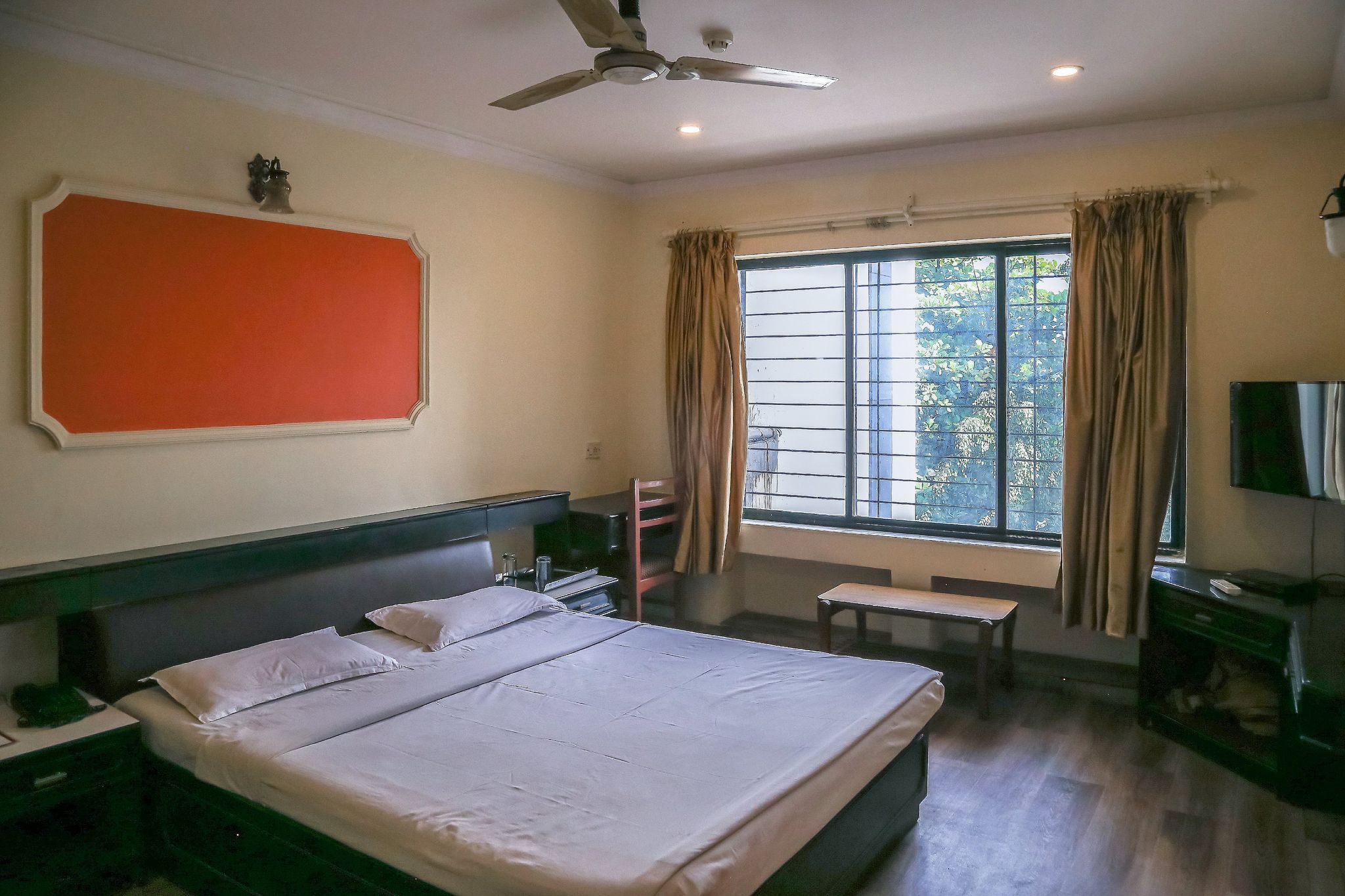 Rutu Gandh Heritage Deluxe Non AC Room 6