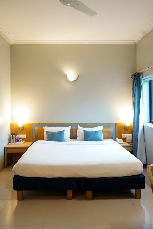 Deluxe AC Room (Queen Bed)