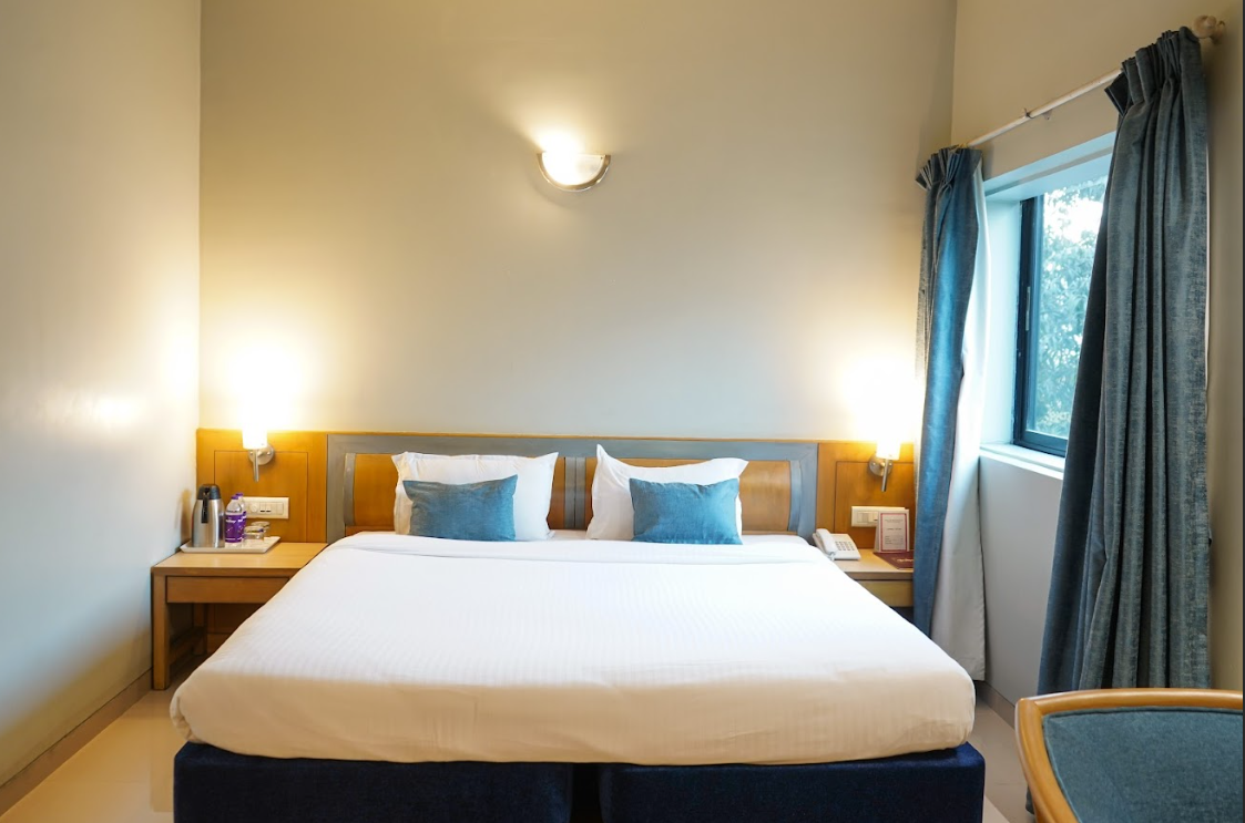 Deluxe AC Room (Queen Bed)