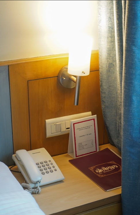 Deluxe AC Room (Queen Bed)