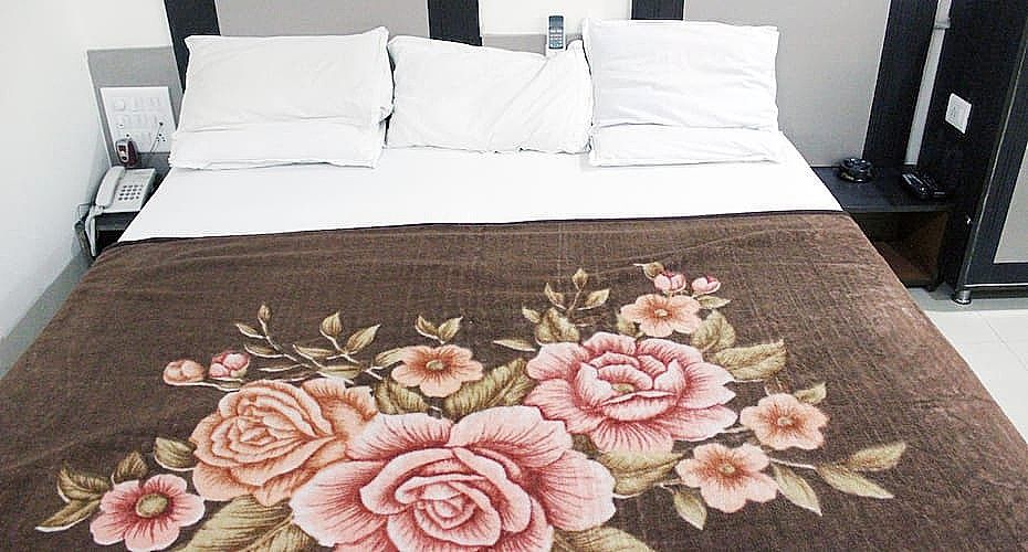 Hotel Mukund Inn Deluxe Ac Room 9