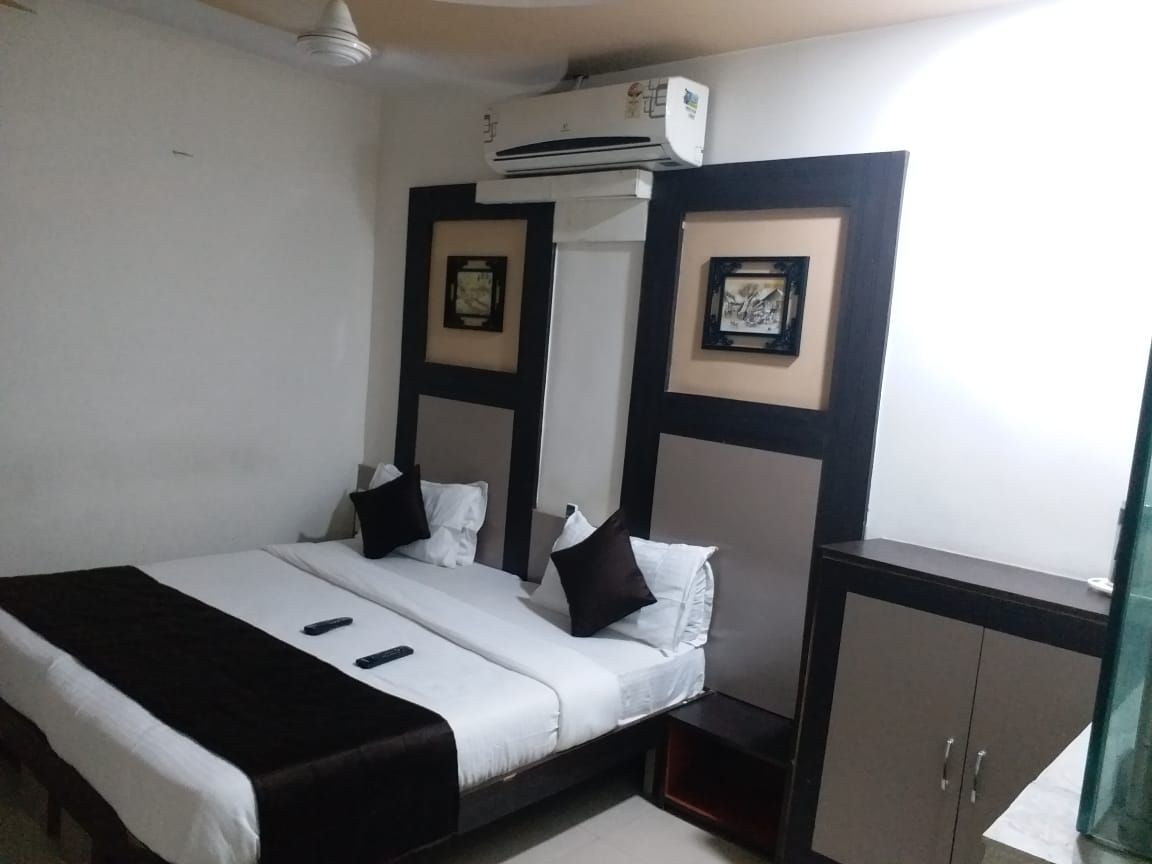 Hotel Mukund Inn Deluxe Ac Room 11