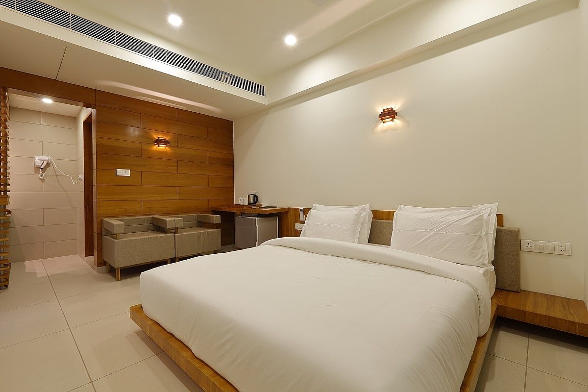 440 TYCOON KING BED
