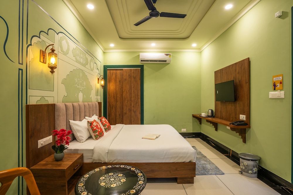 Zostel Agra Economy Double Room