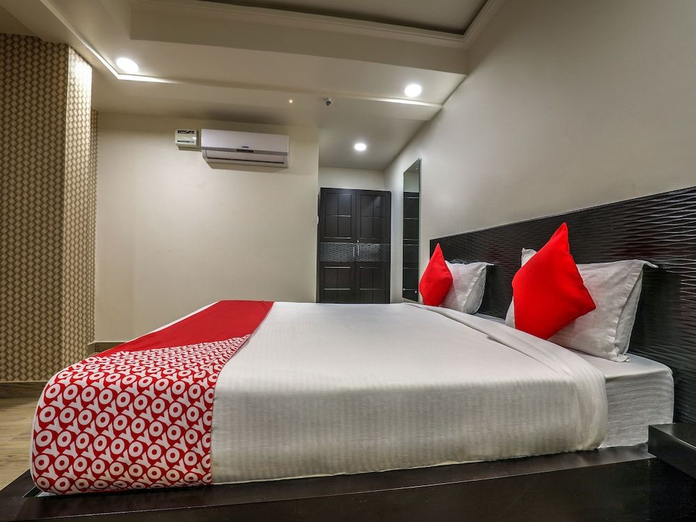 OYO 14859 Akshara grand Standard Double or Twin Room 3