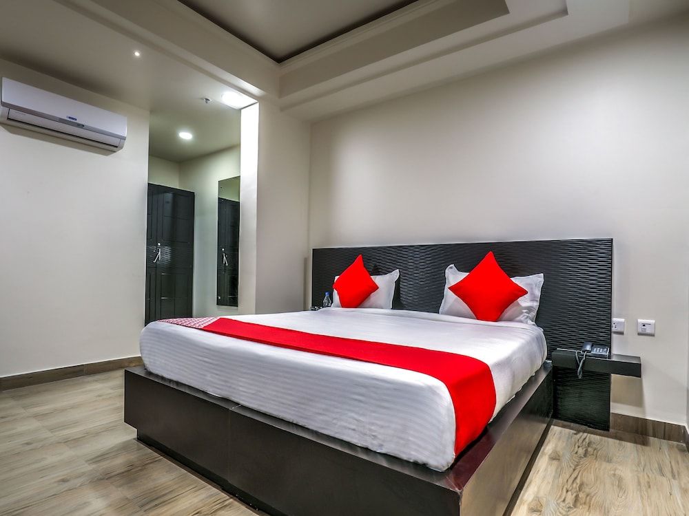 OYO 14859 Akshara grand Standard Double or Twin Room 6