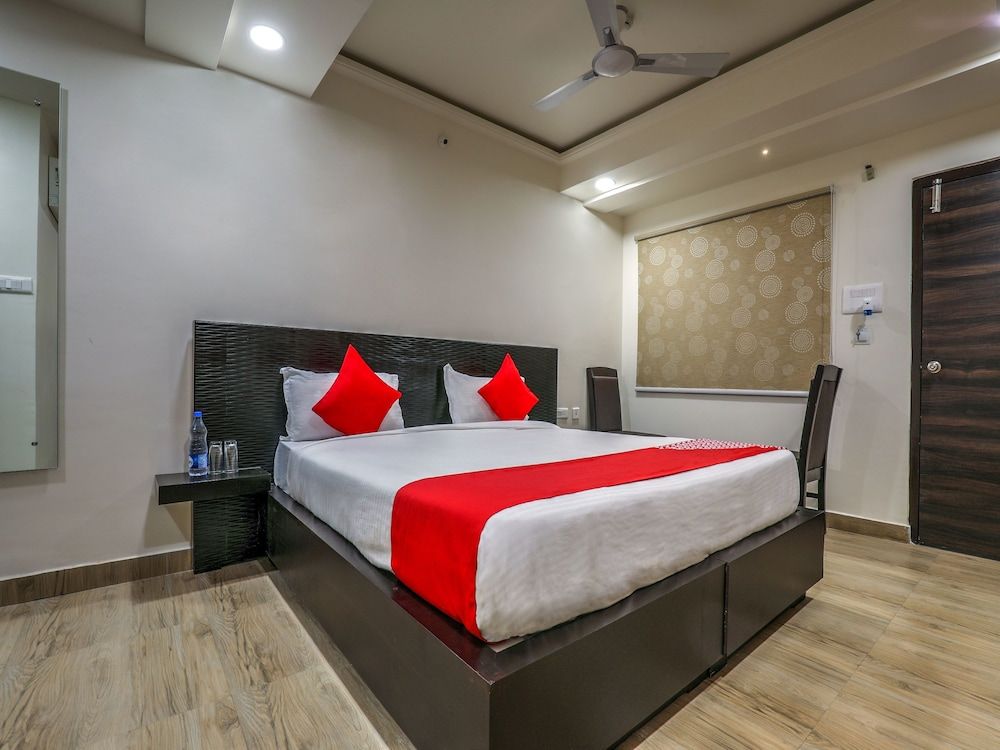 OYO 14859 Akshara grand Standard Double or Twin Room 9