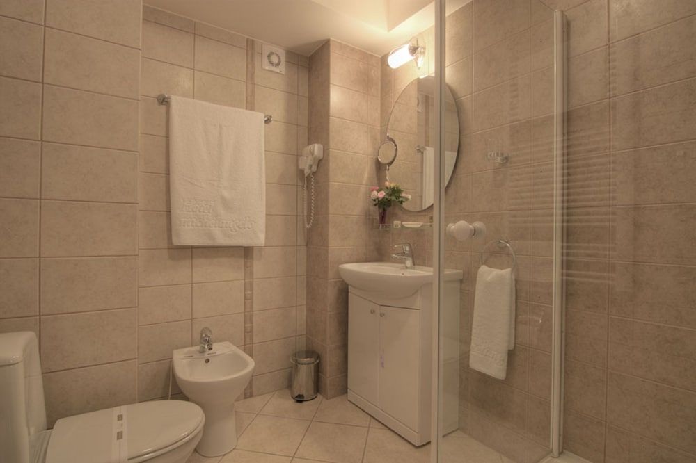 Hotel Michelangelo Standard Double Room, 1 King Bed 8