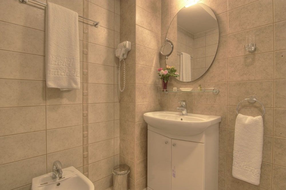 Hotel Michelangelo Standard Double Room, 1 King Bed 7