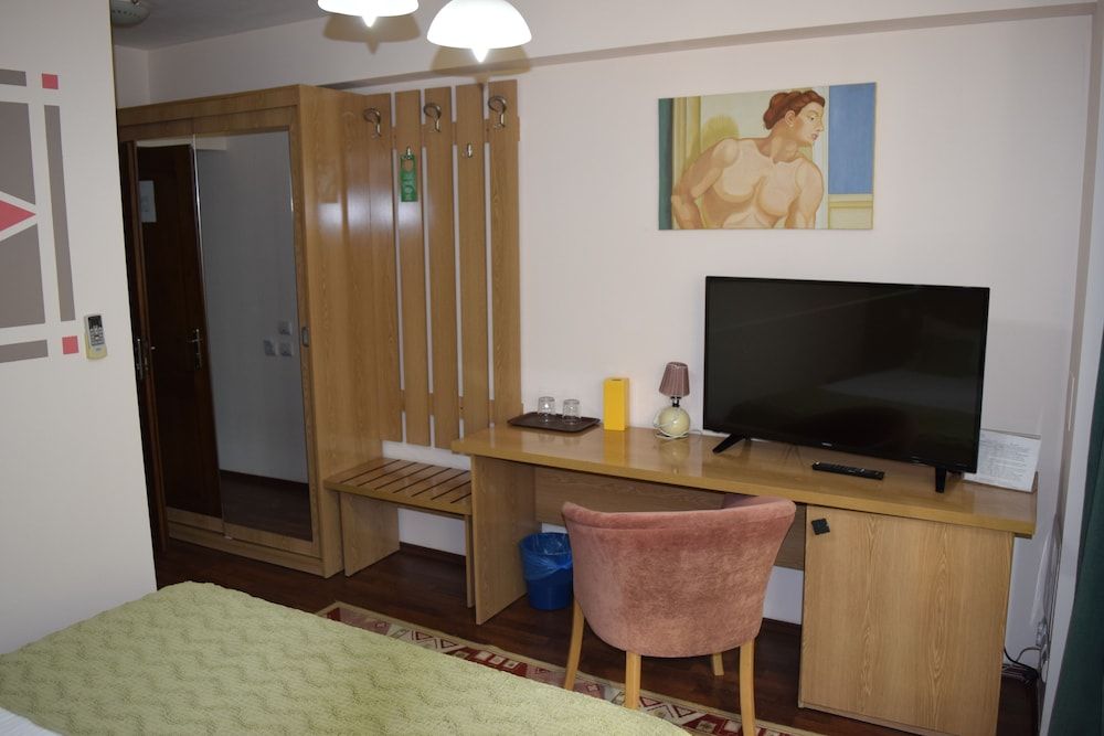 Hotel Michelangelo Standard Double Room, 1 King Bed 9