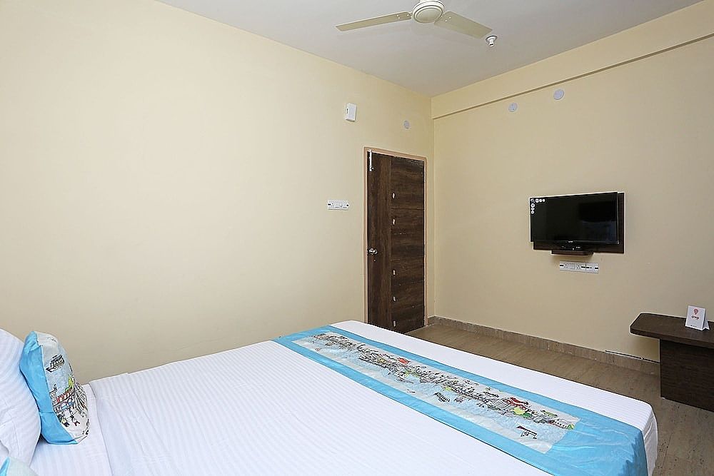 OYO 11343 Hotel Sai International Double or Twin Room 10