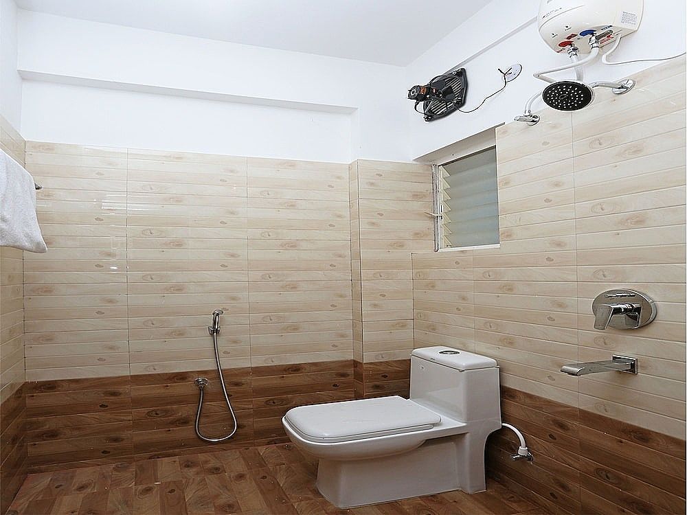 OYO 11343 Hotel Sai International Double or Twin Room 12