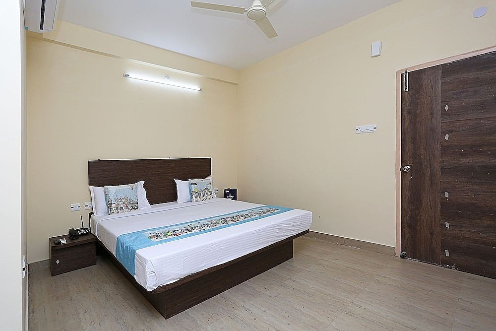 undefined OYO 11343 Hotel Sai International 9